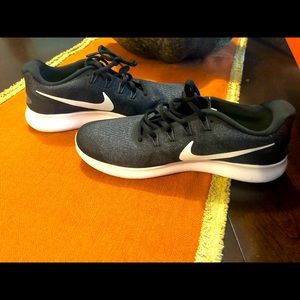 WMNS Nike Free RN 2017 New in Box size 8.5